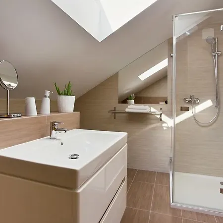 Rokava Πανσιόν 3*